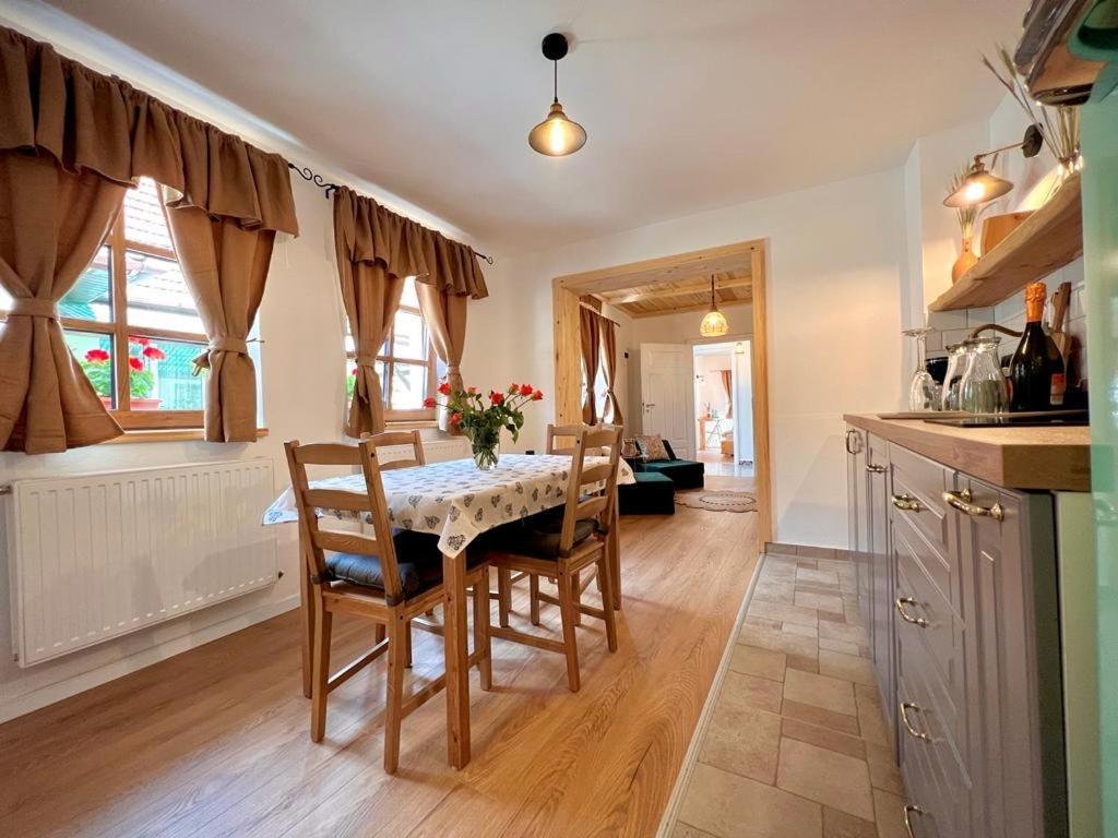 Victoria Gasthaus Rasnov - Charming Vacation House In Rasnov Eksteriør billede